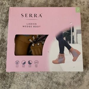 Women’s wedged boots NEW IN BOX brown and grey